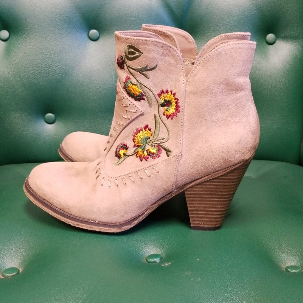 BOOTIES